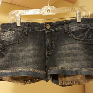 Wildflower shorts sz 13